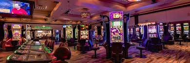 Ilustrasi pengguna omutogel menikmati layanan sportsbook di perangkat seluler